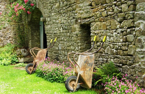 Mountrath Maison | Une maison de jardinier nichée dans le coin d'une ancienne maison de campagne.