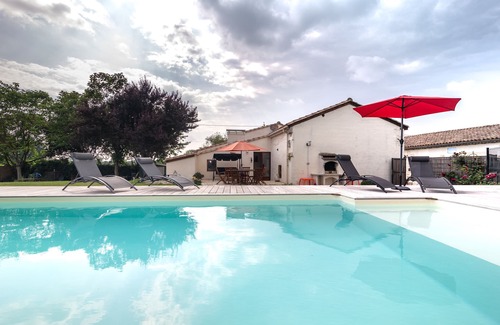Saint-Mariens Maison | Un Gite appelé La Grange, avec jardin, barbecue et piscine chauffée