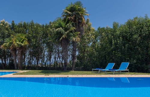 Kontomari Villa | Un manoir du 19e siècle glorieuse avec une belle piscine privée