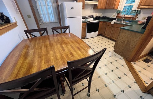 Watkins Glen Maison | Madison Guest House