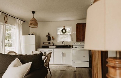 La Follette Cottage | A Hard Day’s Night - Lakefront with private dock