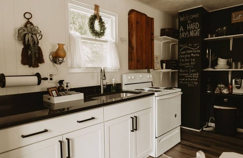 La Follette Cottage | A Hard Day’s Night - Lakefront with private dock