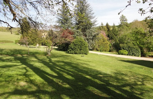 Douville Maison | Havre de paix, entouré d'un magnifique parc, au coeur du Périgord