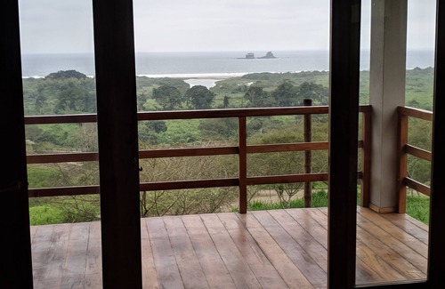 Las Tunas Maison | Une oasis de jungle à flanc de colline avec une vue panoramique imprenable sur l'océan Pacifique!