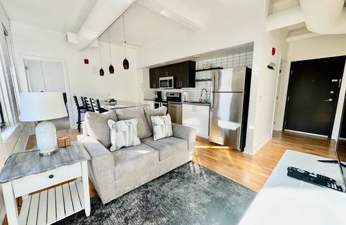 Old Market Appartement | A historic 1,000 square foot loft in the heart of the Old Market with Howard Street view