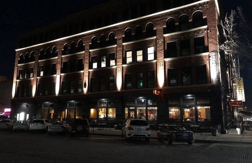 Old Market Appartement | A historic 1,000 square foot loft in the heart of the Old Market with Howard Street view