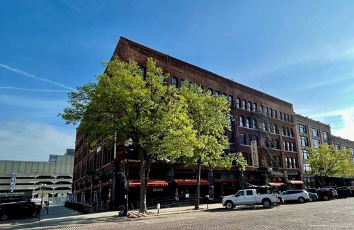 Old Market Appartement | A historic 1,000 square foot loft in the heart of the Old Market with Howard Street view