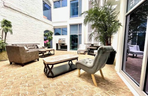 Old Market Appartement | A historic 1,200 square foot loft in the heart of the Old Market with Howard Street view