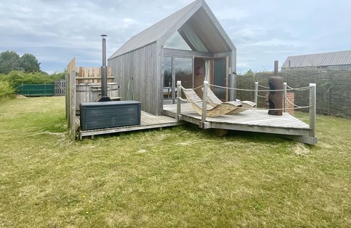 Brightlingsea Cottage | A hobbes field accommodation that sleeps 2 guests in 1 bedroom