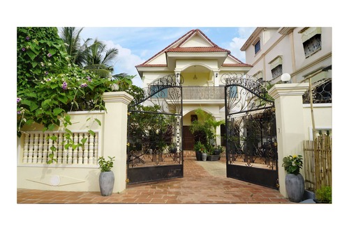 Siem Reap Maison | Un habitat loin du domicile! Immeuble coloré avec chambres privées et espaces communs.