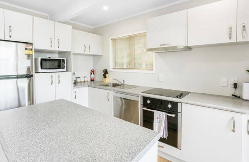 Clover Park Maison | A Home away from Home | WiFi | Netflix | w/Parking