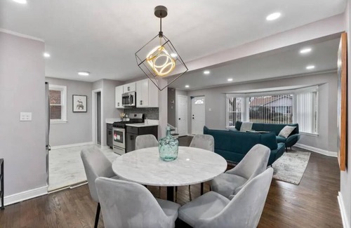 South Deering Maison | A Home Away From Home!