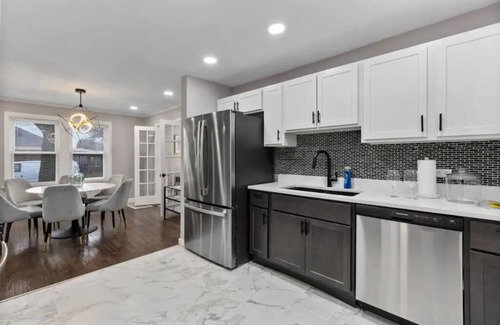 South Deering Maison | A Home Away From Home!