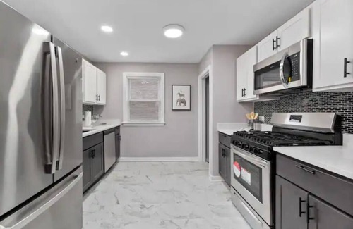 South Deering Maison | A Home Away From Home!