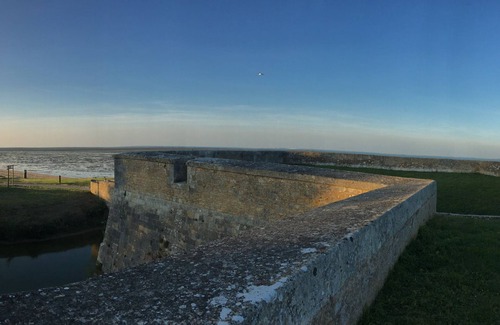 Le Chateau-d'Oleron Maison | Une maison au cœur du village de Château d'Oleron