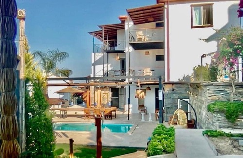 Phitsanulok Appartement | A house with a swimming pool and a garden. Free barbecue place