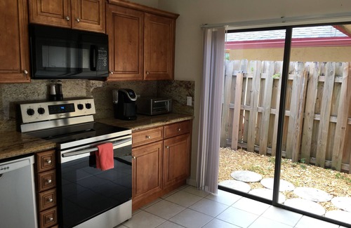 Tropic Isle Villa | $$ VENTE-Avril-Sept-TRÈS PRIVÉ-Tout NOUVEAU Piscine-2 LUXE Master Suites-Beach-5 Blks