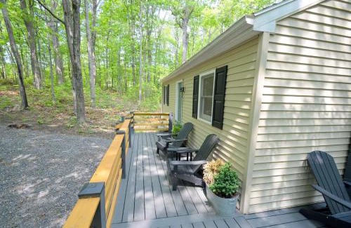 Great Cacapon Maison | A Humble Abode - - Pet Friendly, Fire Pit, Deck, Grill, Wood Stove, Games, Wifi, 6 acres