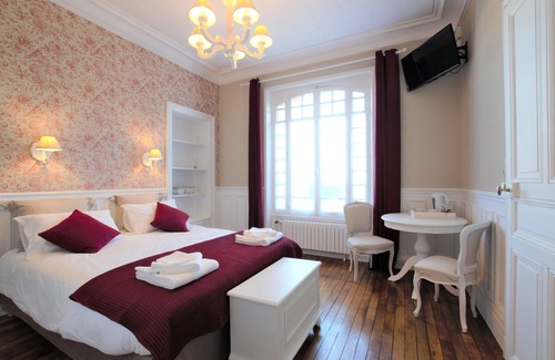 Sainte-Savine Lit Et Petit-Déjeuner | A l'Aube de Troyes - Chambres d'hôtes de Charme - Piscine