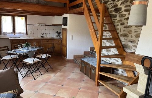 Mons Maison | A l'entrée du massif du Caroux Coquet petit gite en pierre