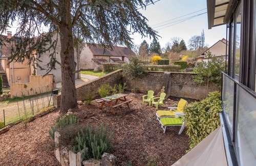 Collonge-en-Charollais Maison | A l'Ombre du Cèdre - Grand Jardin