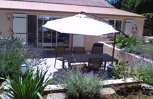 Lacombe Maison | A l'ombre du frêne, maison avec jardin arboré. Idéal pour les amis de la nature.