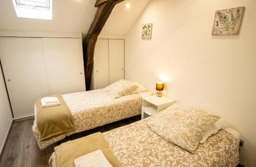 Le Pin Appartement | A L'Ombre du Pin - Large T4 Duplex near Disneyland and Paris, 1-7 Guests