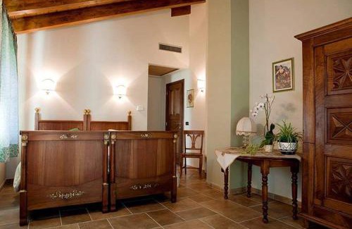 Saint-Vincent Maison | A' la Table du Sommelier Chambres d Hôtes