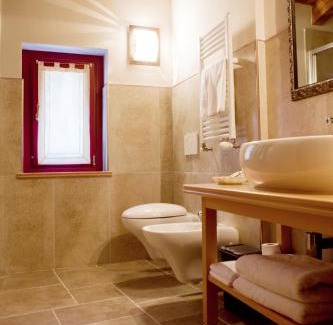 Saint-Vincent Maison | A' la Table du Sommelier Chambres d Hôtes