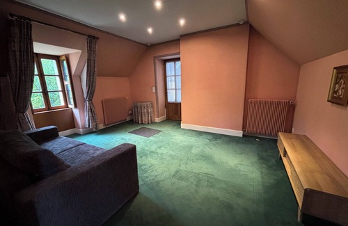 Saint-Pere Maison | A legendary night in Gainsbourg's room at the Moulin des marguerites!