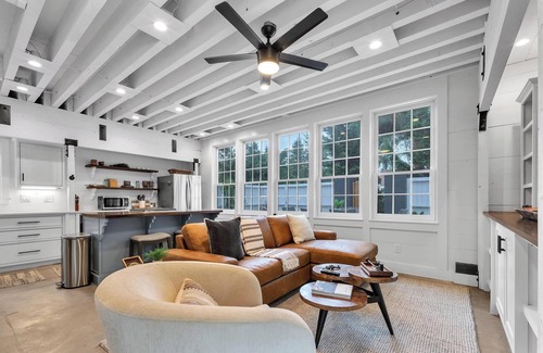 Covenant Maison | A Little Bit of Heaven near Rancho Santa Fe with a pool!