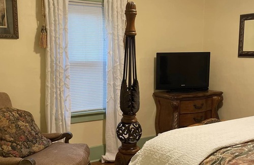 Ste Genevieve Maison | A little French Grace in historic district.
