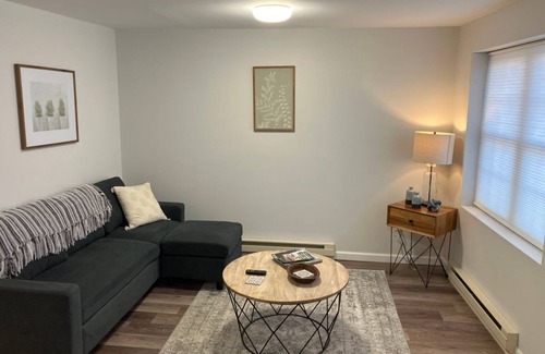 Elkland Appartement | A Little Piece of Main Street 1 - Stylish Getaway