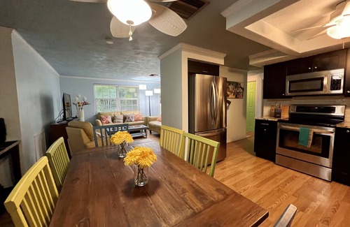 Lake Shore Estates Maison | A Little Slice of Key West on Lake Tarpon - Kayak and fish from the back yard