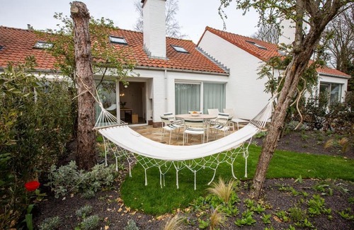 Nieuwpoort Maison | 'A little white house with a tree by the sea' with beach cabin by BLOSS