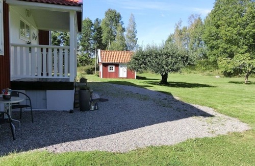 Atvidaberg Municipality Cabine | A lovely cottage on Lake Vindommen - it has everything to make your holiday fun!