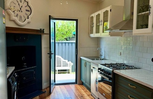 Swansea Maison | A lovingly restored cottage with beautiful Lake Macquarie less than 100m away.