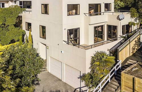 Mana Maison | A LUX Room with Ensuite close to Beach and Train station