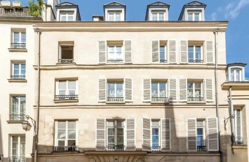 3rd Arrondissement Appartement | A LUXURIOUS SERENE RETREAT IN A DYNAMIC NEIGHBORHOOD -LE MARAIS-RUE DES ARCHIVES