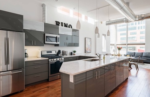 River North Art District Maison | A luxurious stay at a modern 4-story (RiNo)
