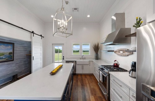 Brenham Maison | A luxury Farmstead retreat, escape the city lights!