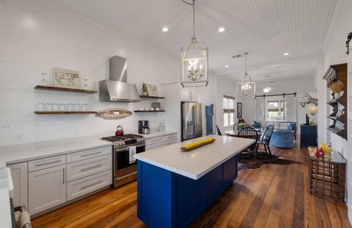Brenham Maison | A luxury Farmstead retreat!