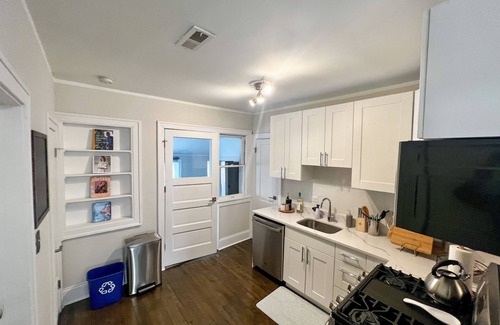South Shore Copropriété | A luxury vintage condo close to lakefront and minutes from downtown!