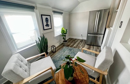 South Shore Copropriété | A luxury vintage condo close to lakefront and minutes from downtown!