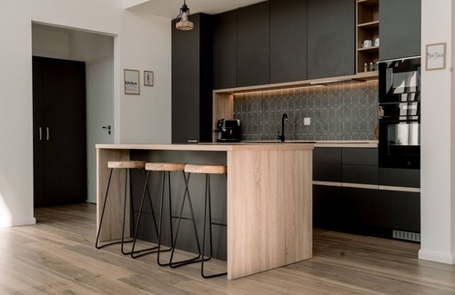 Bran Chalet De Ski | A modern chalet located on a hill with an extraordinary view