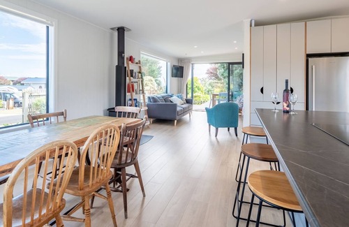Pohara Maison | Beach Break in Pohara