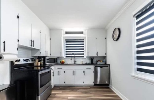 St. Catharines Maison | A Modern Home Sleek Design & Secondary Suite