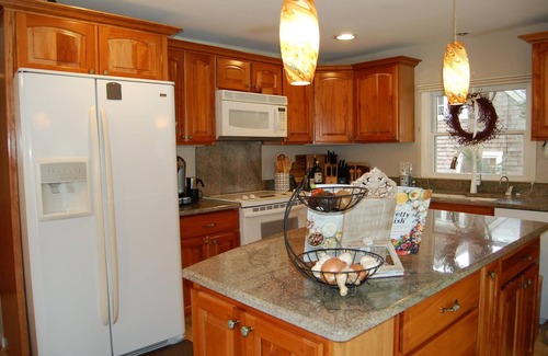 Annapolis Maison | A most envious location! Home includes a beautiful gourmet kitchen with a dining area and a Guest House with Bedroom and Full Bath!