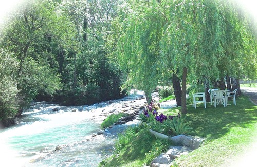 Arreau Maison | Une Maison de Montagne blottie au bord d'une rivière ***