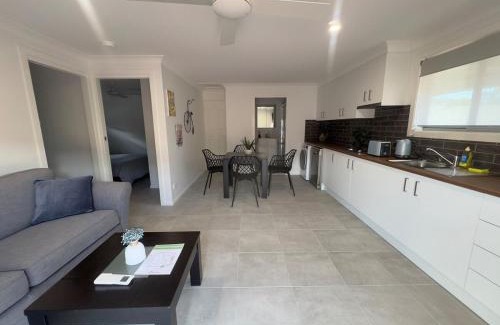 Raymond Terrace Villa | A newly renovated home and only 2 minutes to Highway - modern and handy